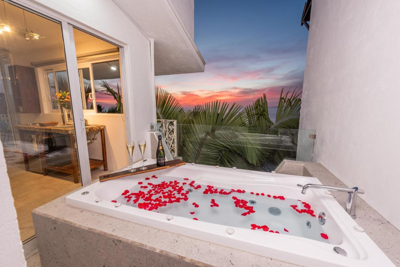 La Casa Blanca Aparthotel Puerto Vallarta Bagian luar foto